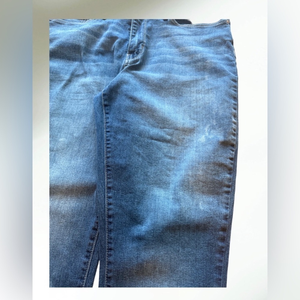 Signature by Levi Strauss & Co Women Slim Straight Jeans Size 32x32 - Picture 9 of 13